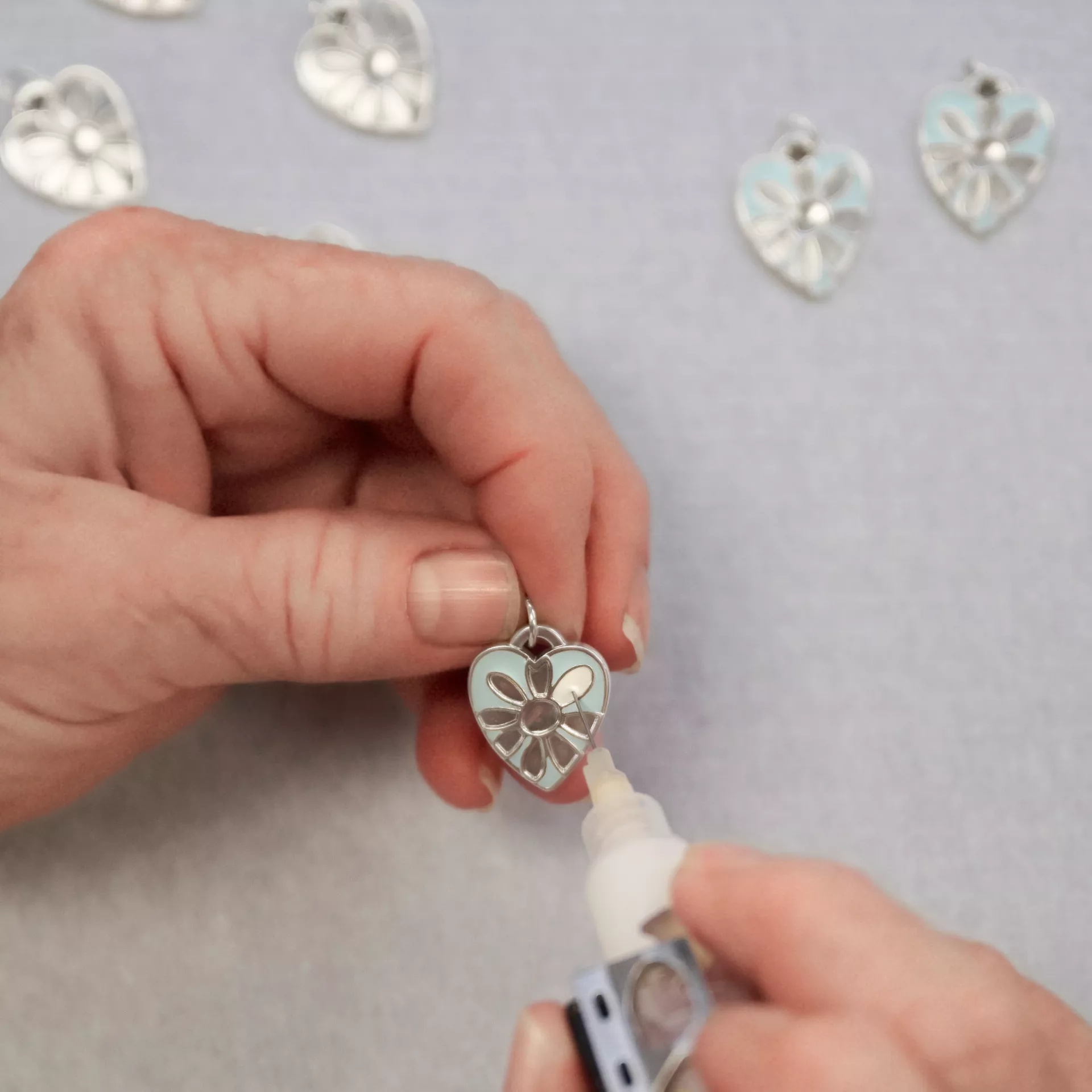 Enamel Daisy Heart Charm - Image 3