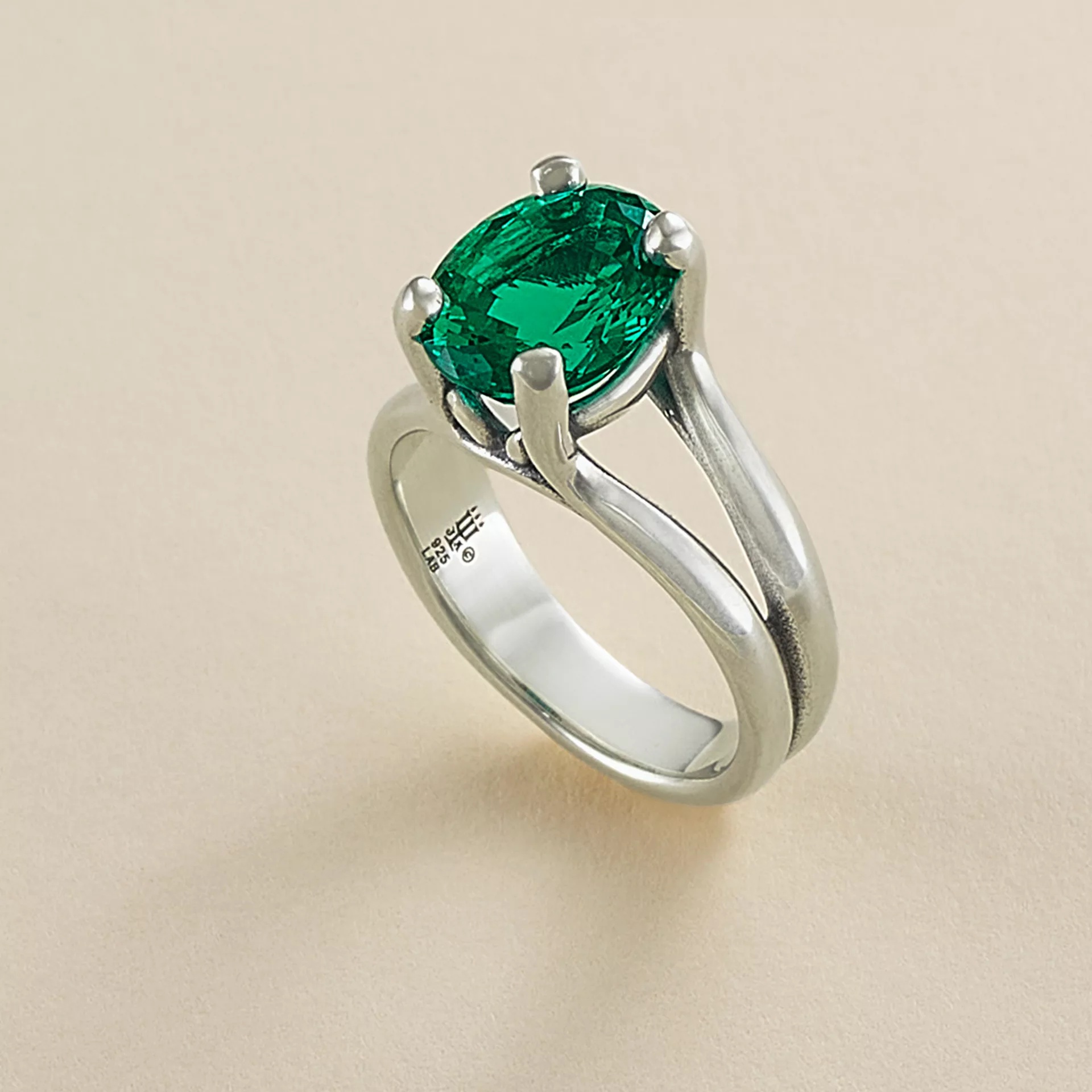 Oval Gemstone Ring - Image 3
